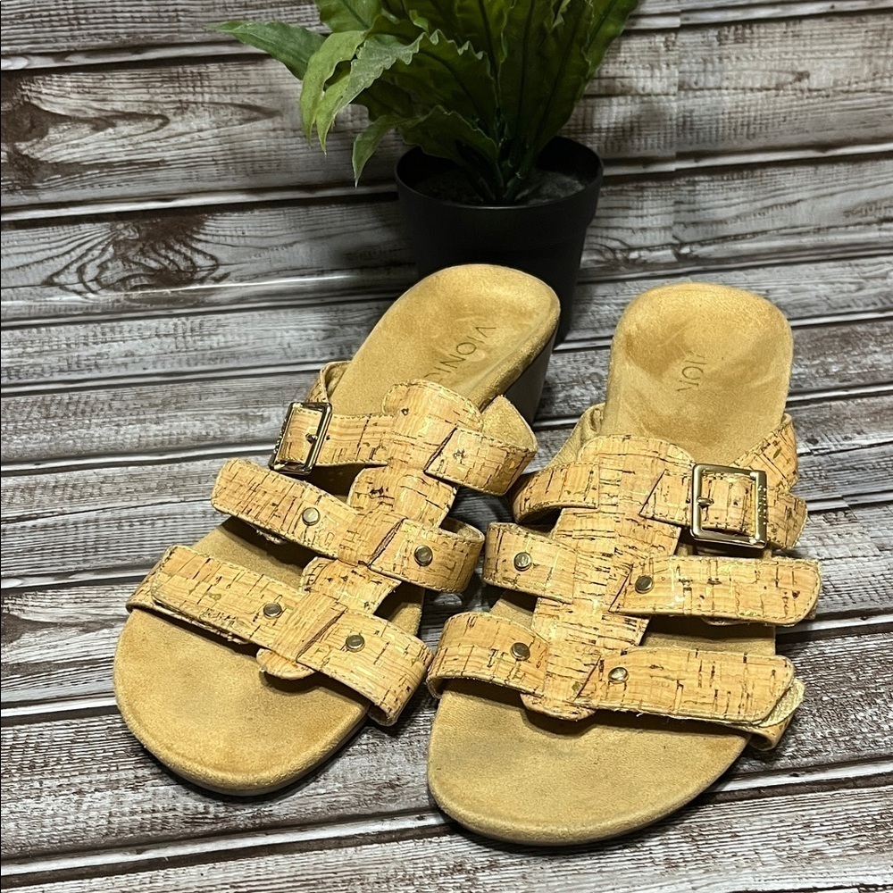 VIONIC Stylish Tan with Gold Cork Sandals with Gold Buckle Size 9